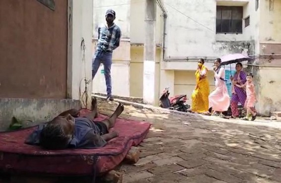 A patient was left under the Sky at GB Hospital premises A patient was left under the Sky at GB Hospital premises